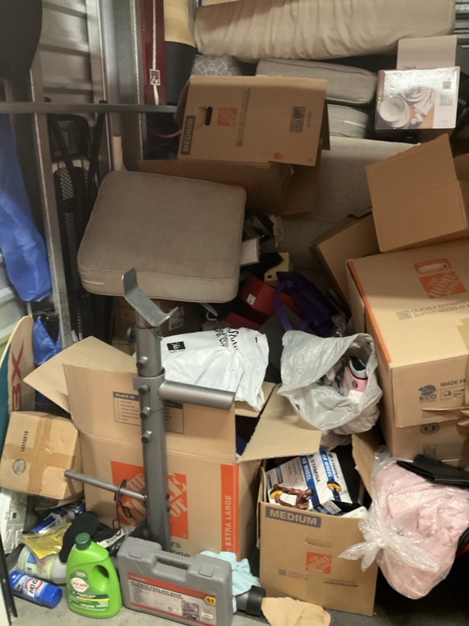 10 x 20 storage unit in Lake Forest, CA