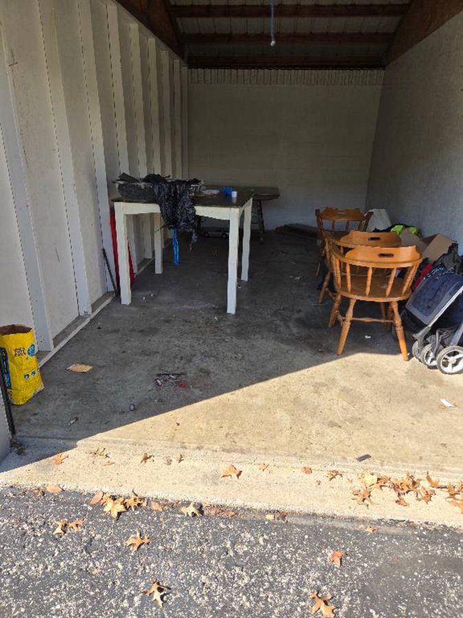 10 x 20 storage unit in Louisville, KY