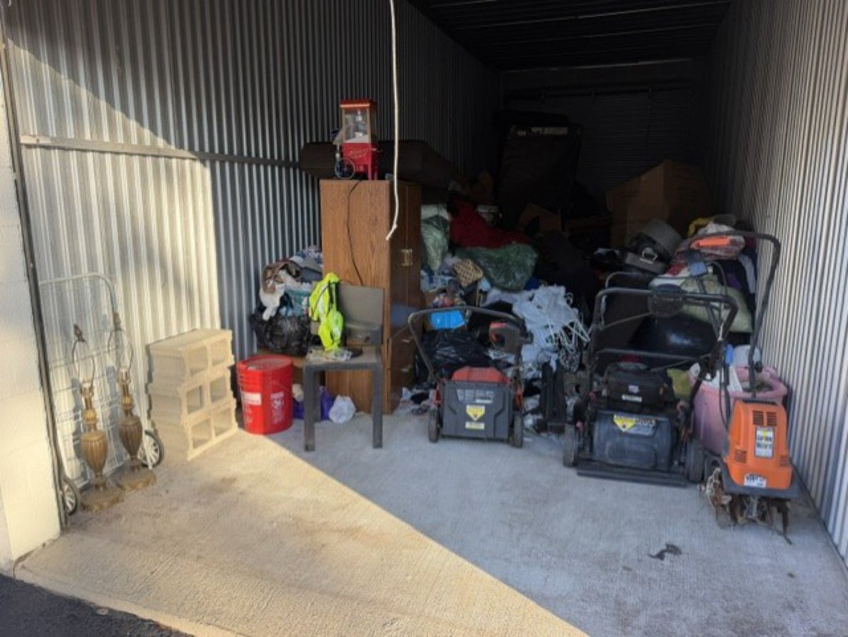 10 x 30 storage unit in Roseville, MI
