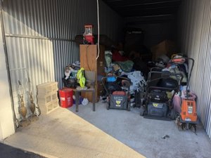 10 x 30 storage unit in Roseville, MI