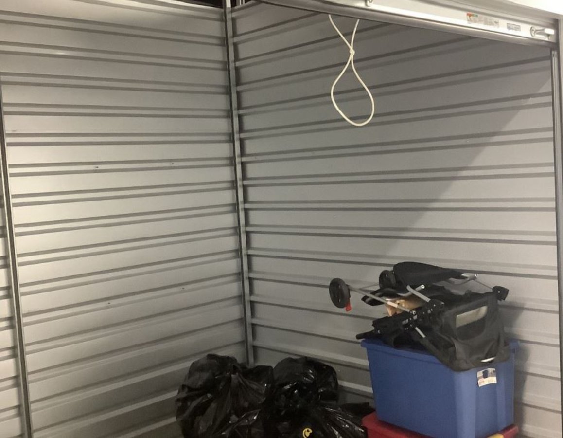 10 x 7 storage unit in Jacksonville, FL