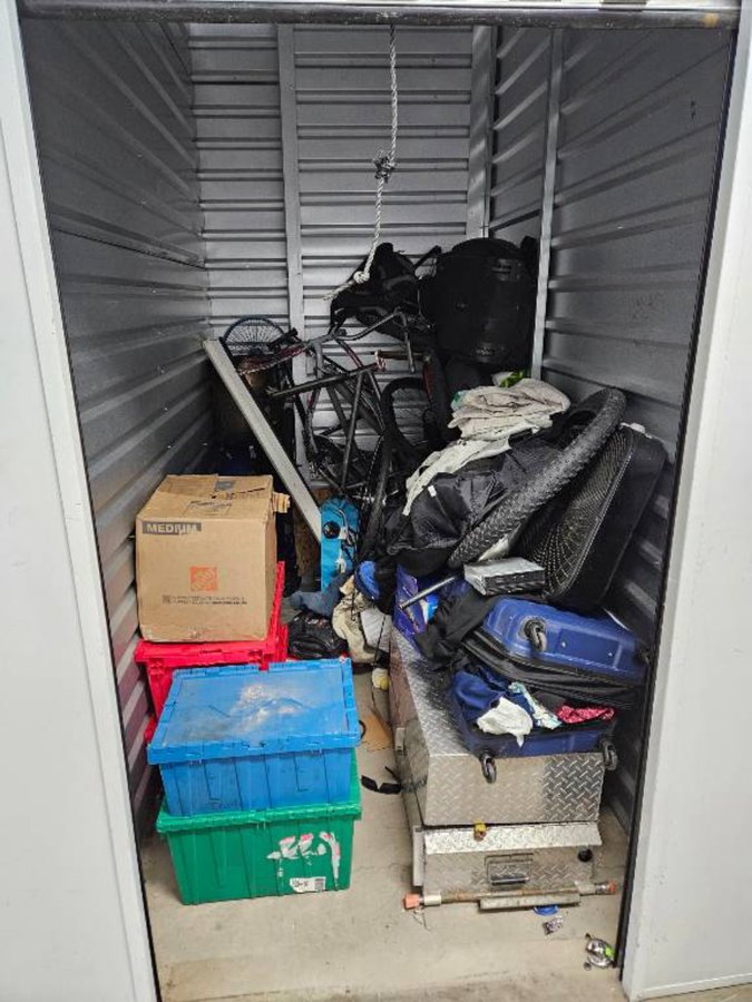 5 x 10 storage unit in West Sacramento, CA