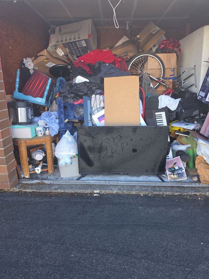 10 x 10 storage unit in Salem, OR