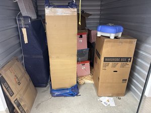 7 x 10 storage unit in Hicksville, NY