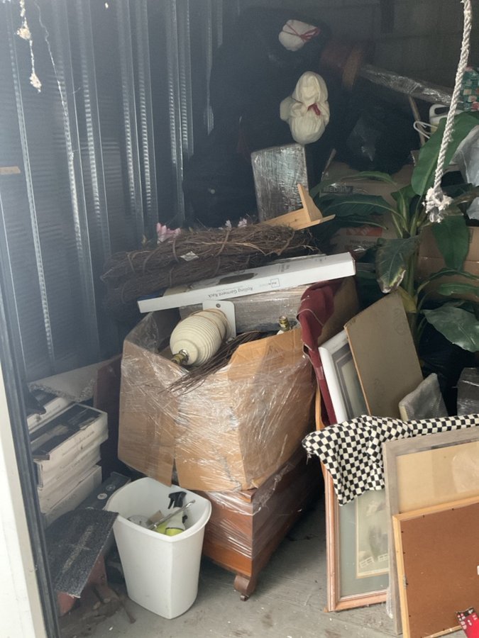 10 x 10 storage unit in Mission Viejo, CA