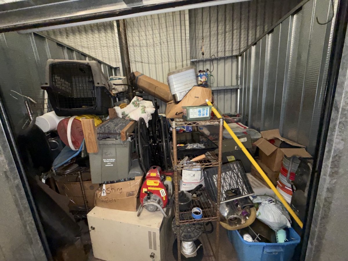 10 x 10 storage unit in Ventura, CA
