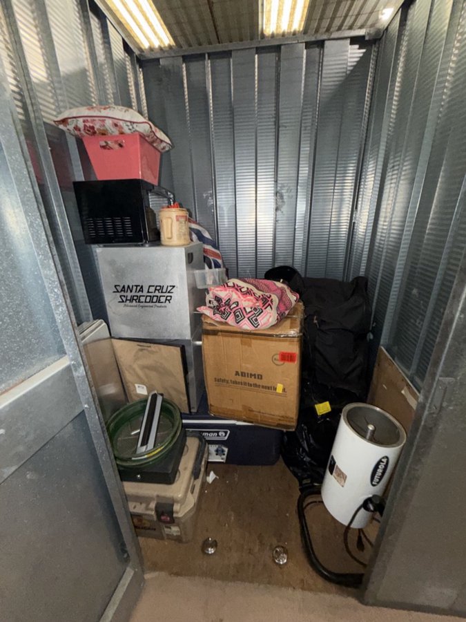 5 x 5 storage unit in Ventura, CA