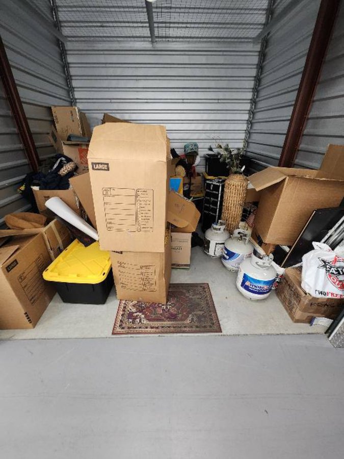 10 x 10 storage unit in Lutz, FL
