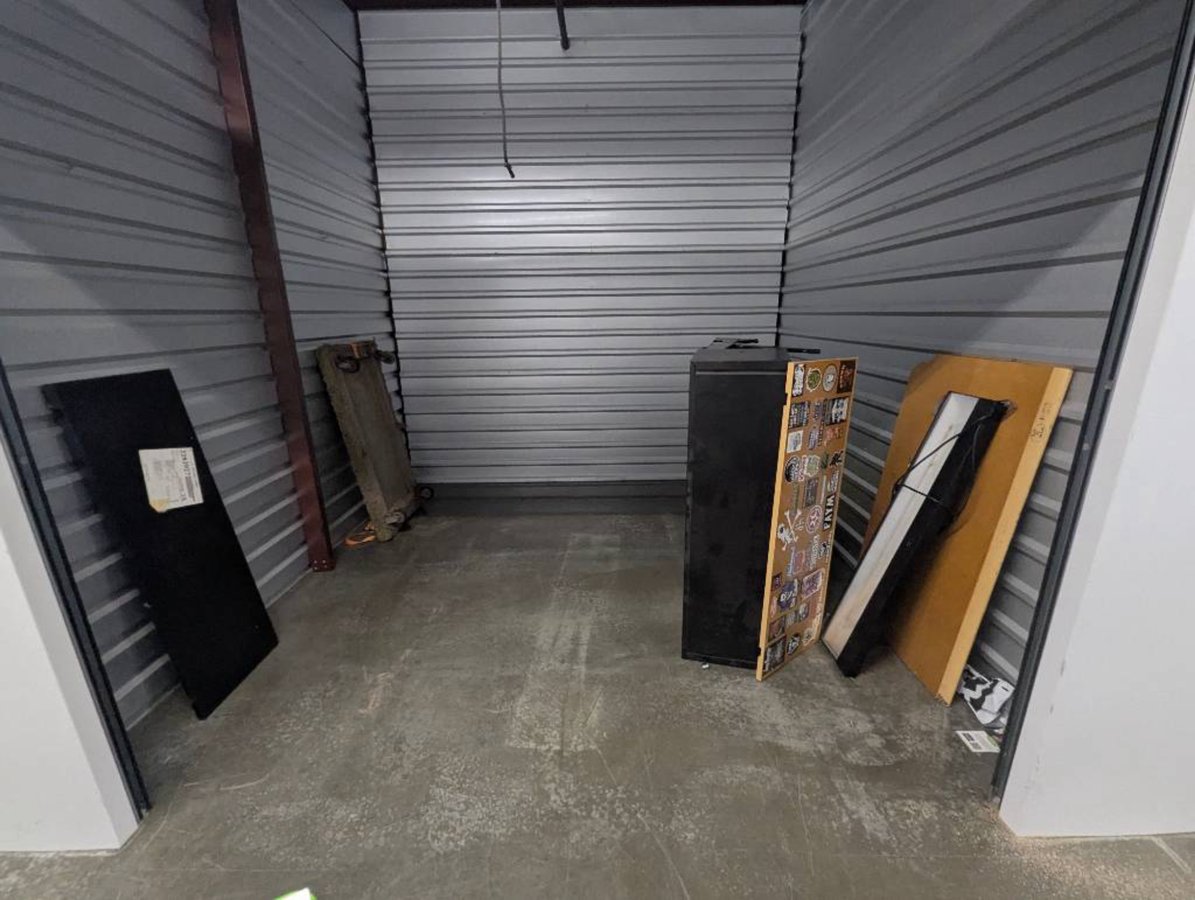 10 x 10 storage unit in Lumberton, TX
