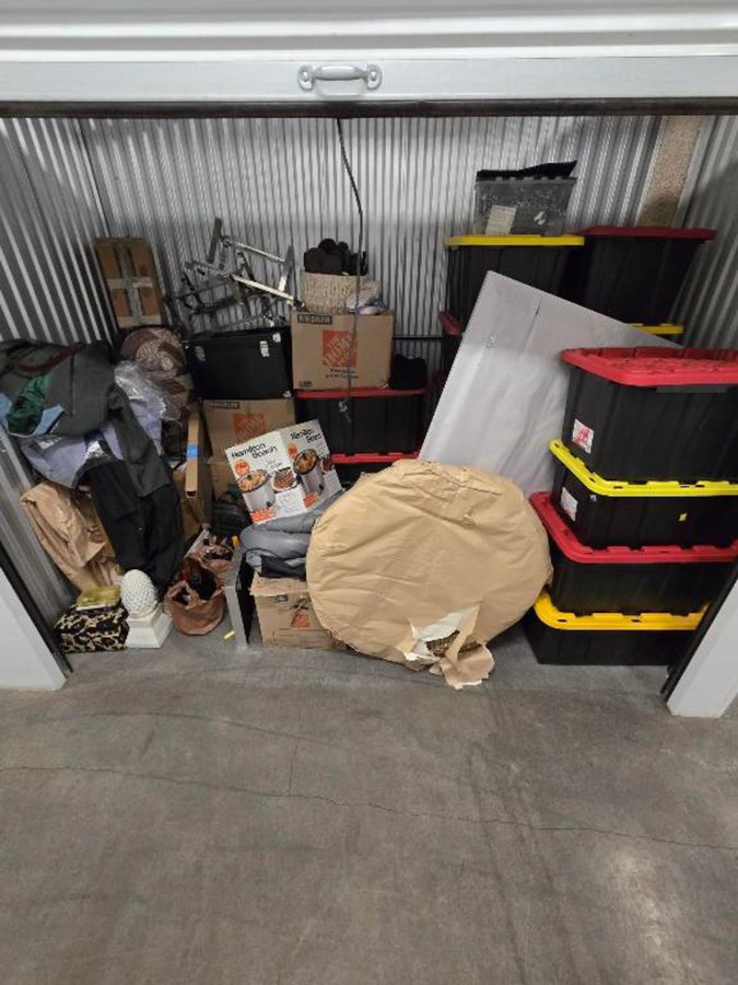 10 x 5 storage unit in Chatsworth, CA