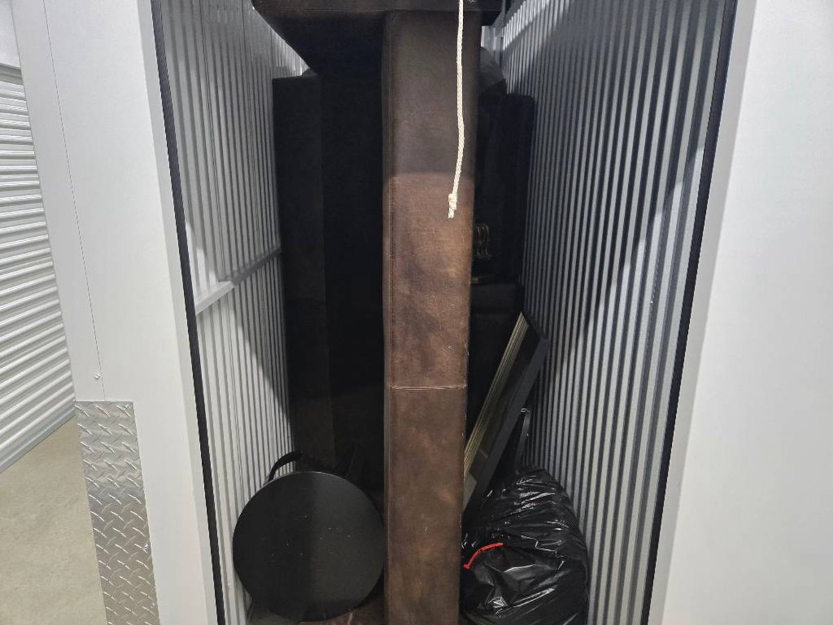 4 x 10 storage unit in White Plains, MD