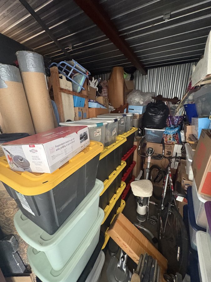 15 x 10 storage unit in Whittier, CA