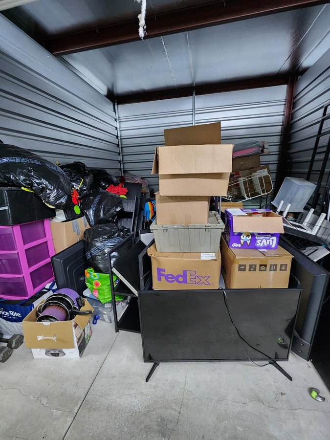 10 x 10 storage unit in Plainville, CT