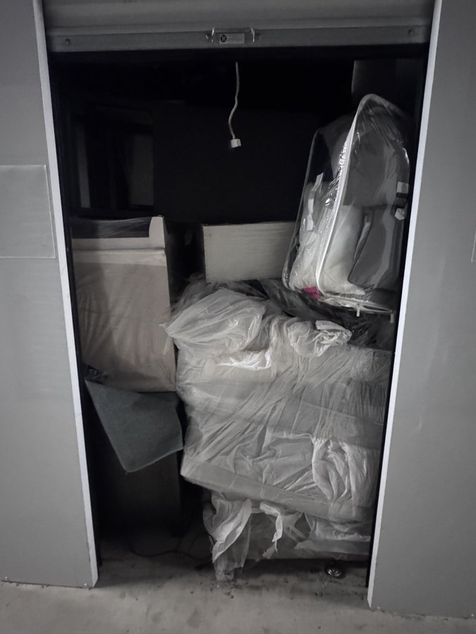 7 x 10 storage unit in Newark, NJ