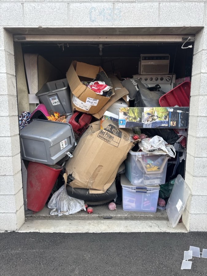 10 x 10 storage unit in Highland, CA