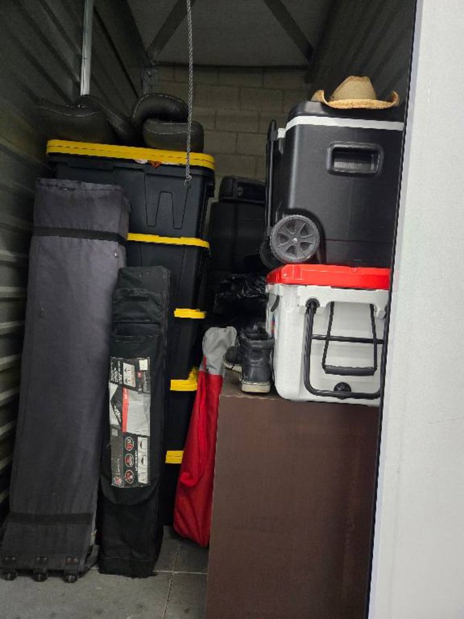 5 x 10 storage unit in Rialto, CA