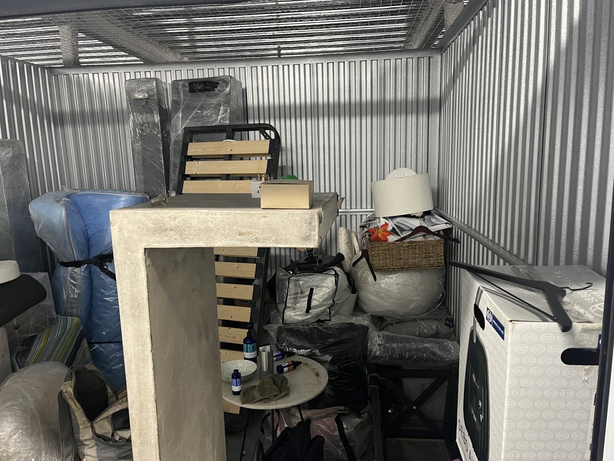 10 x 10 storage unit in Los Angeles, CA