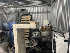 10 x 10 storage unit in Los Angeles, CA