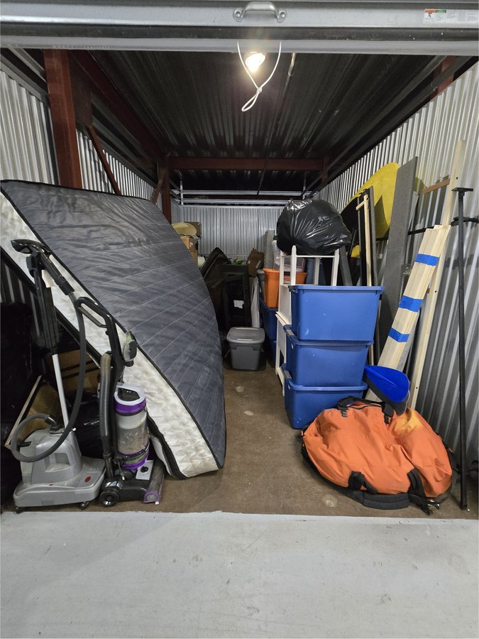 10 x 20 storage unit in Baltimore, MD