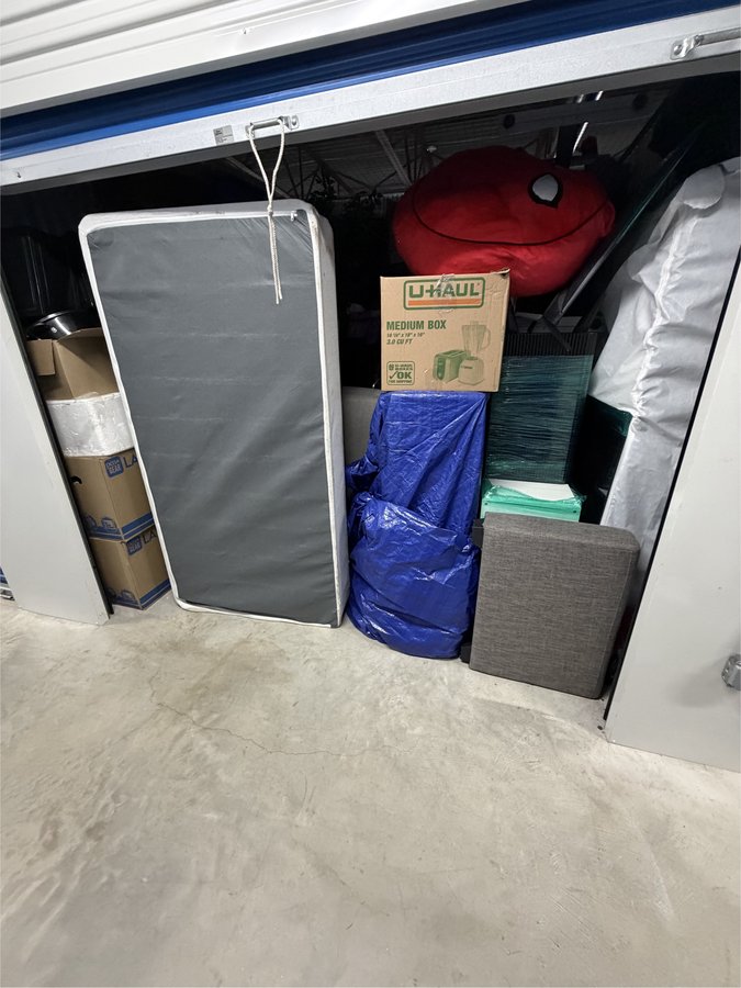 10 x 10 storage unit in Hamden, CT