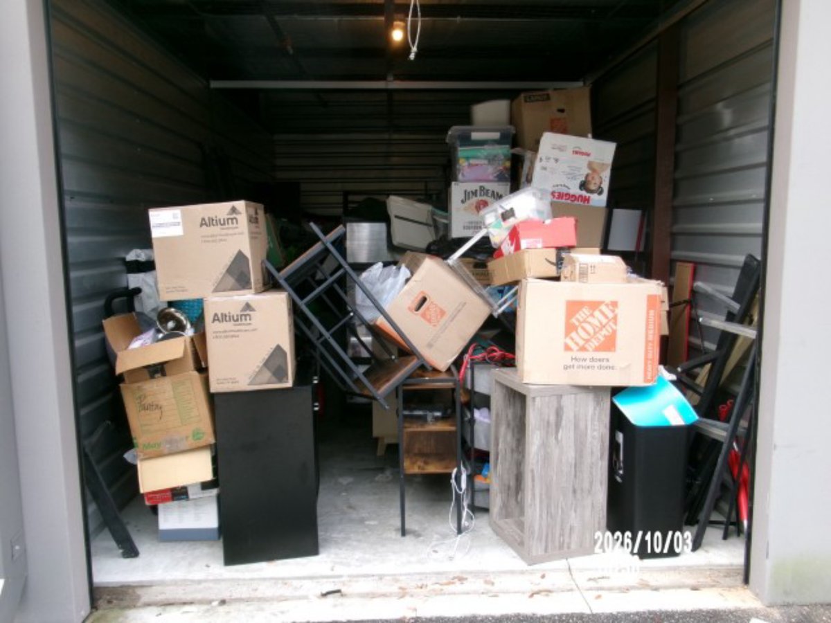10 x 20 storage unit in Jacksonville, FL