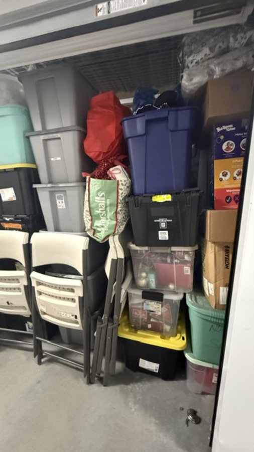 10 x 10 storage unit in Staten Island, NY