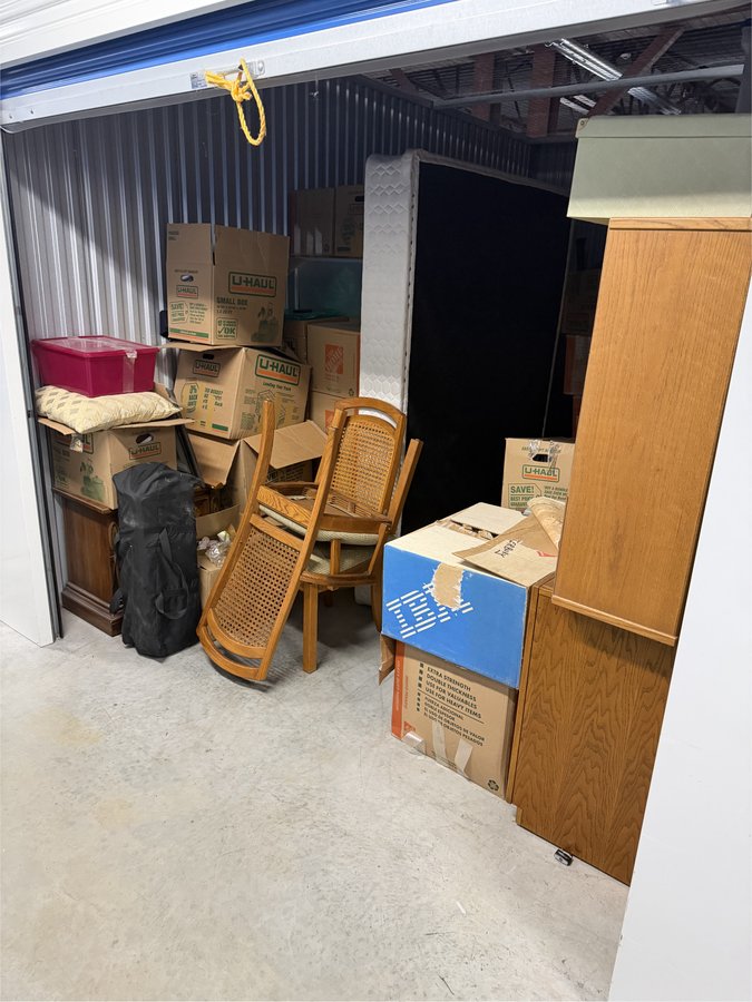 10 x 15 storage unit in Hamden, CT