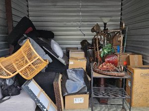 10 x 10 storage unit in Louisville, KY