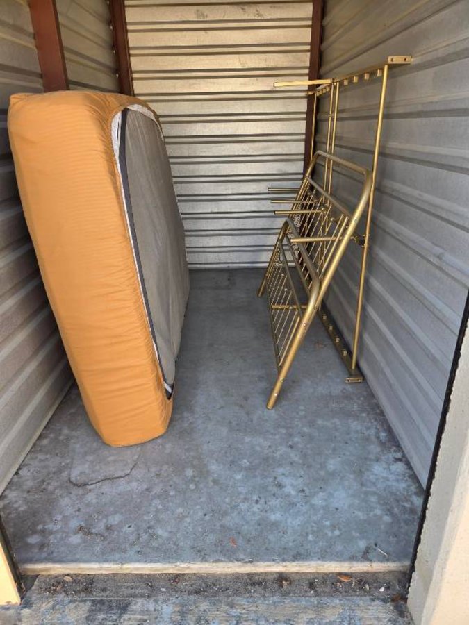 5 x 10 storage unit in Arlington, TX