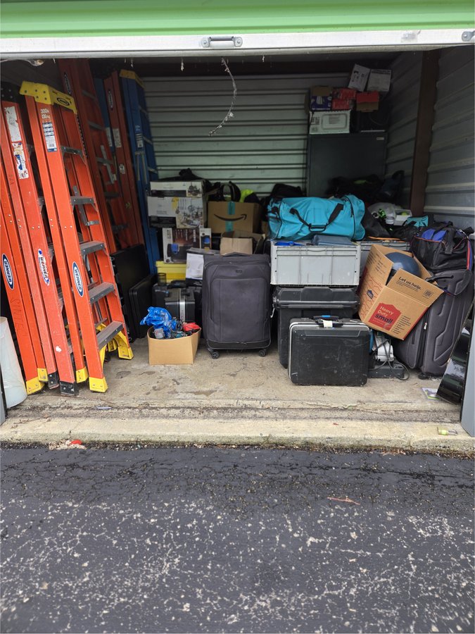 10 x 10 storage unit in Indianapolis, IN