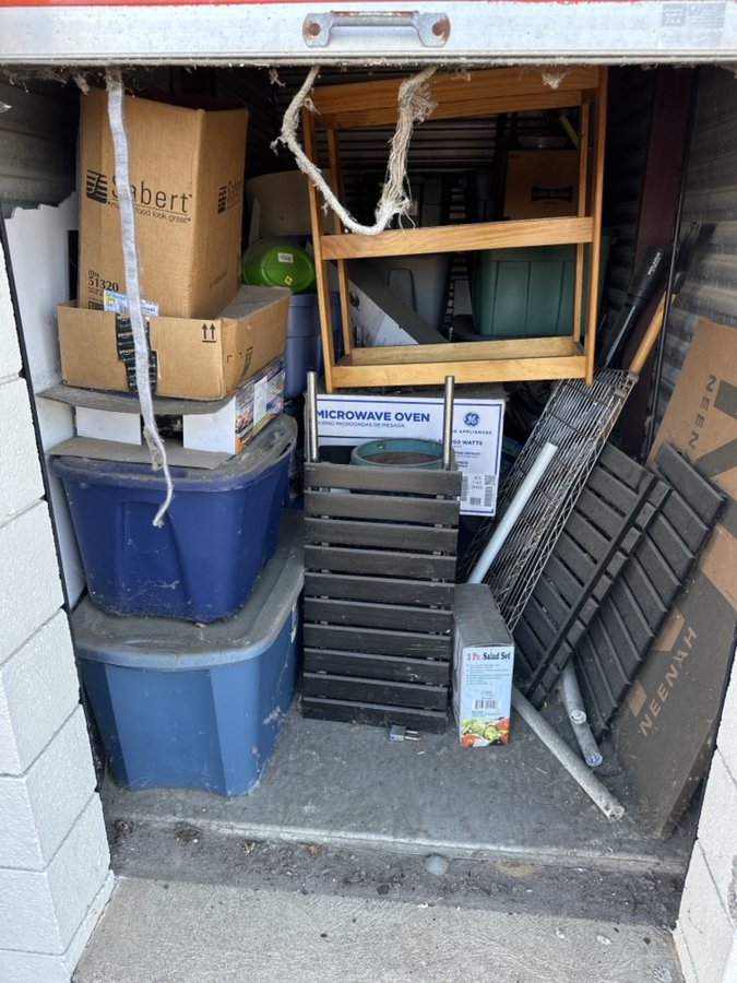 5 x 10 storage unit in Mt Clemens, MI