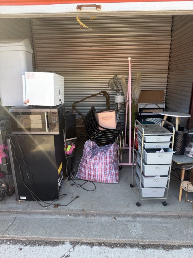 10 x 10 storage unit in Mt Clemens, MI