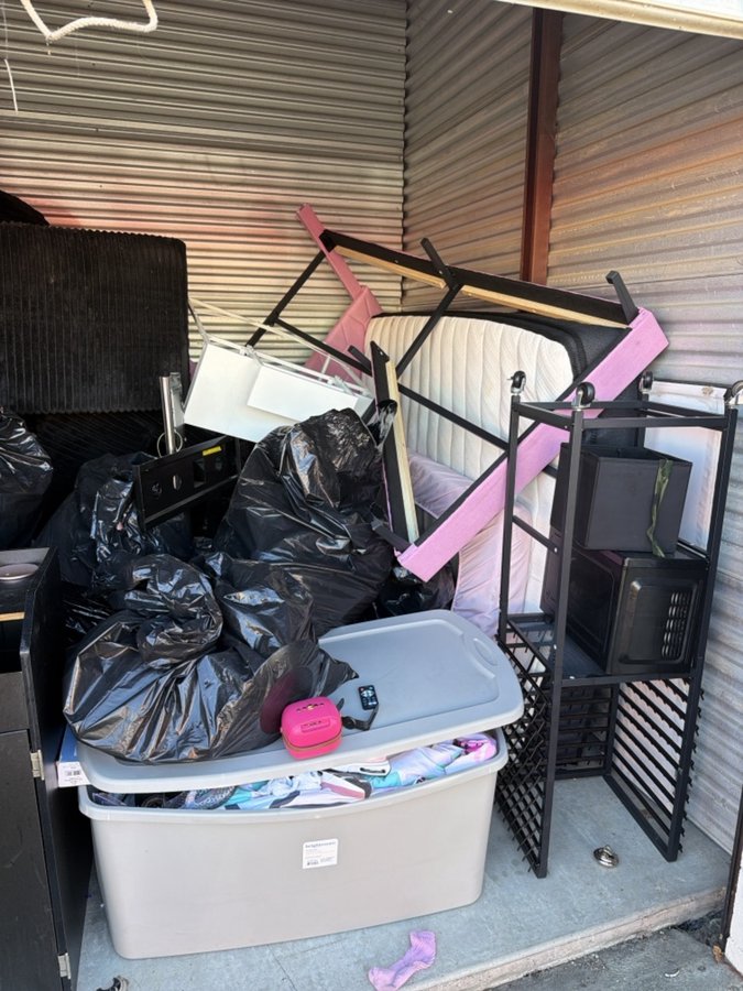 10 x 10 storage unit in Mt Clemens, MI