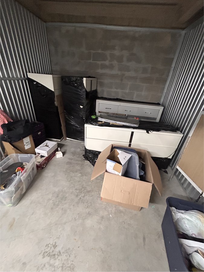10 x 10 storage unit in Miami, FL
