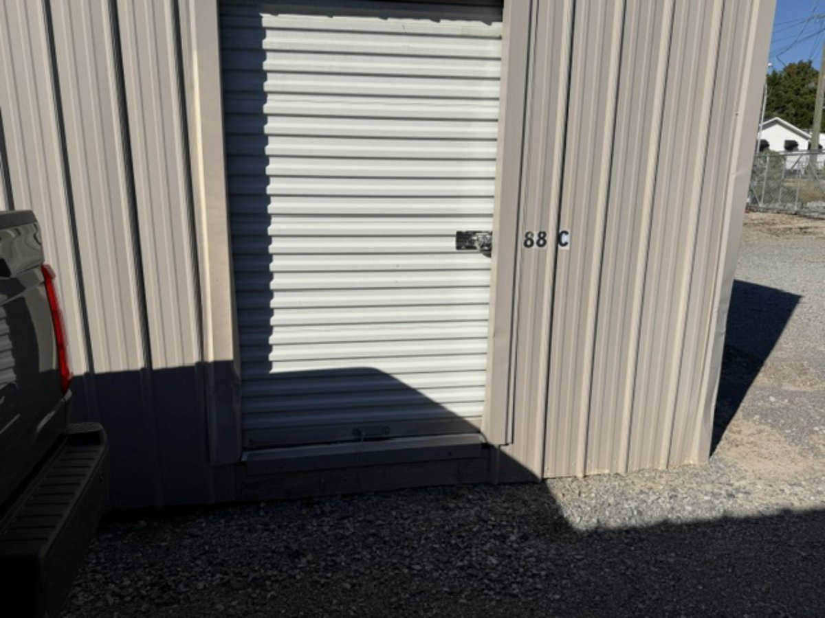 12 x 12 storage unit in Loudon, TN