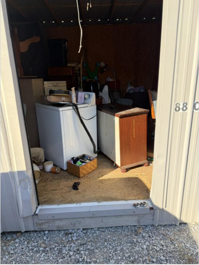 12 x 12 storage unit in Loudon, TN