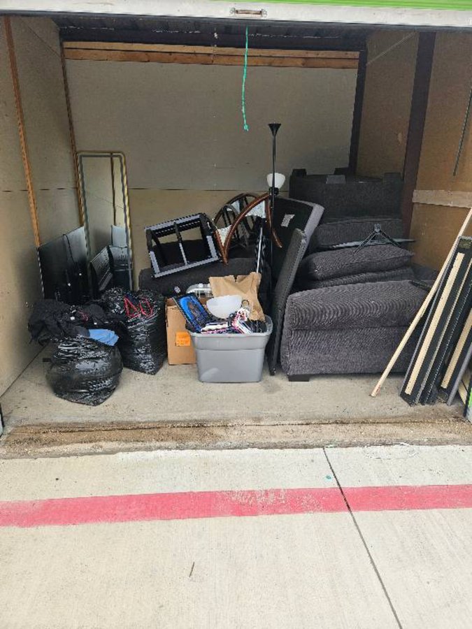 10 x 10 storage unit in Arlington, TX