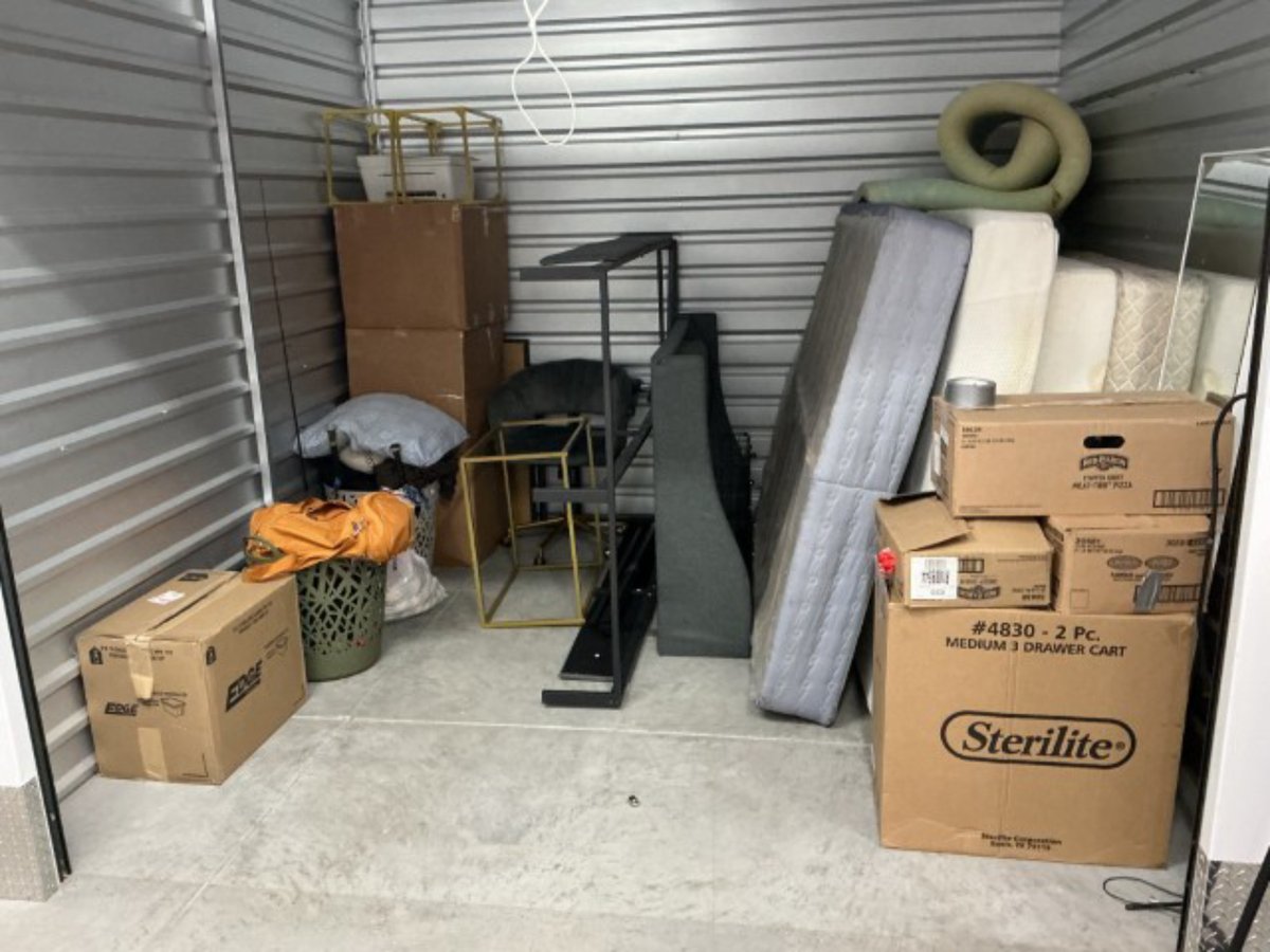 10 x 10 storage unit in Jacksonville, FL