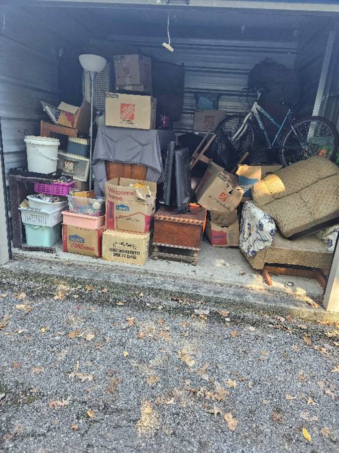 10 x 10 storage unit in Sellersburg, IN