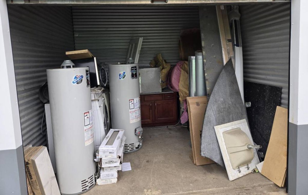 10 x 10 storage unit in Crest Hill, IL