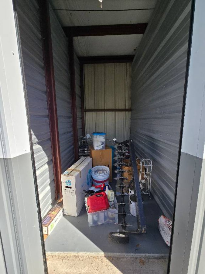 5 x 10 storage unit in Spring Hill, FL