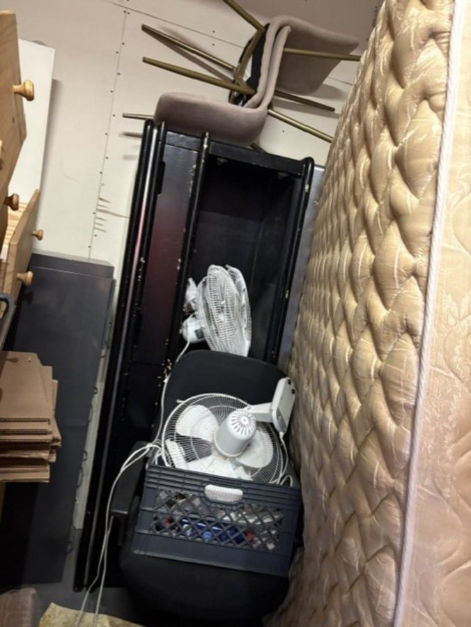 10 x 10 storage unit in Westminster, CA