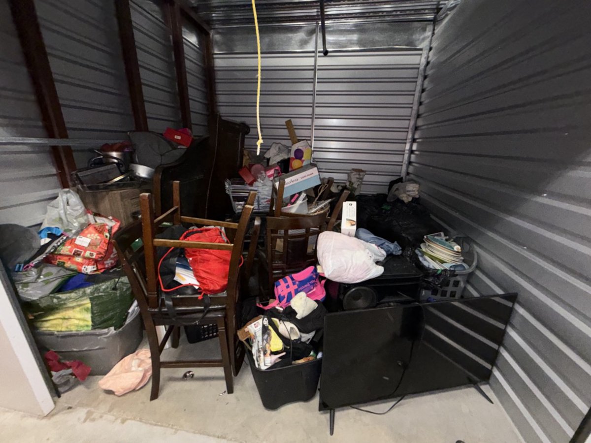 10 x 10 storage unit in Oxnard, CA