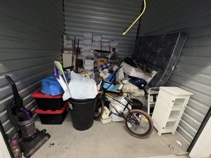 10 x 10 storage unit in Oxnard, CA