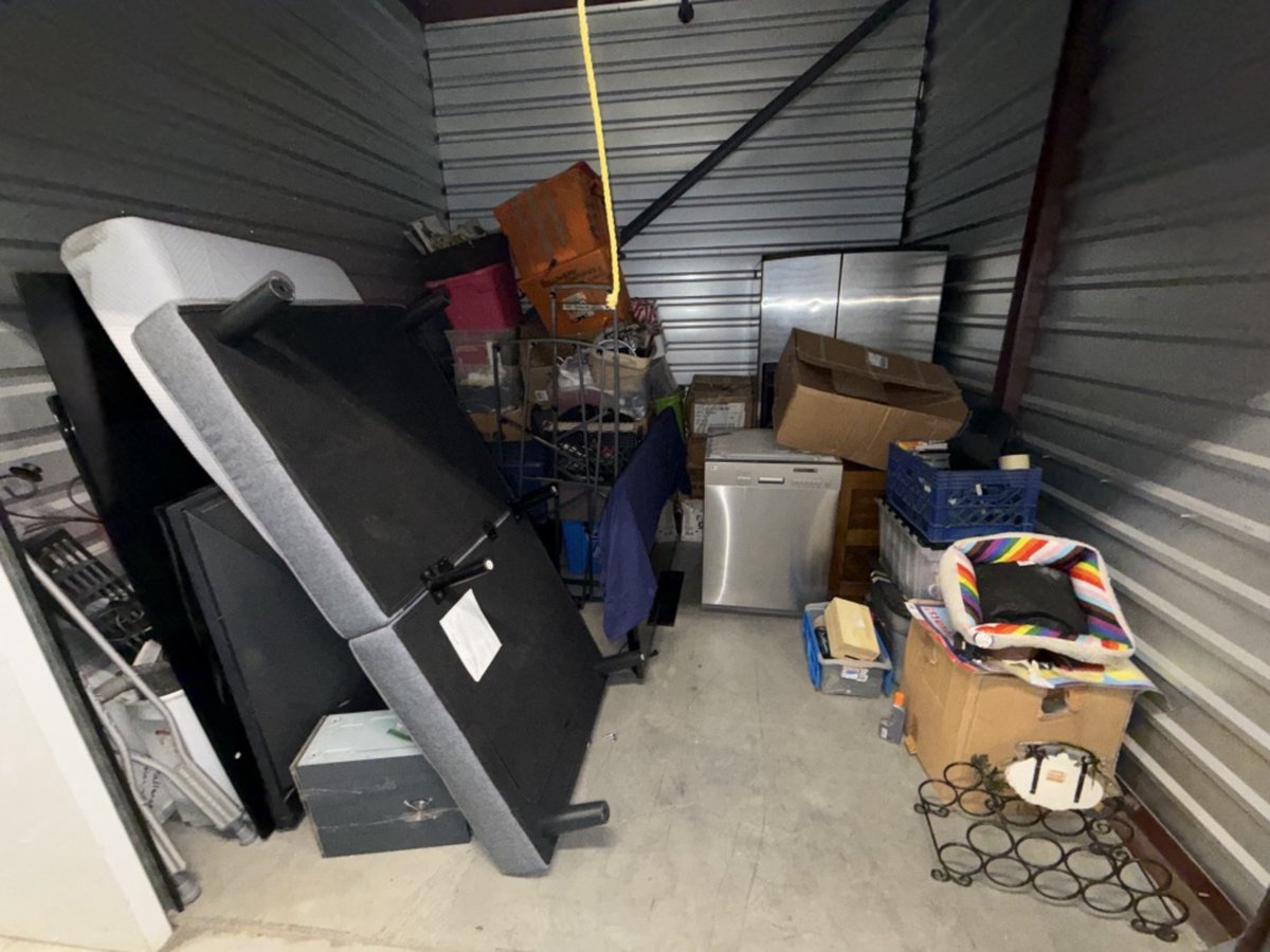 10 x 10 storage unit in Oxnard, CA
