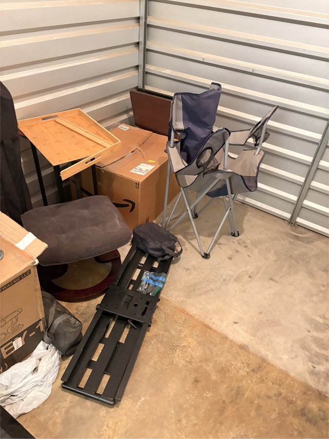 10 x 10 storage unit in Merriam, KS