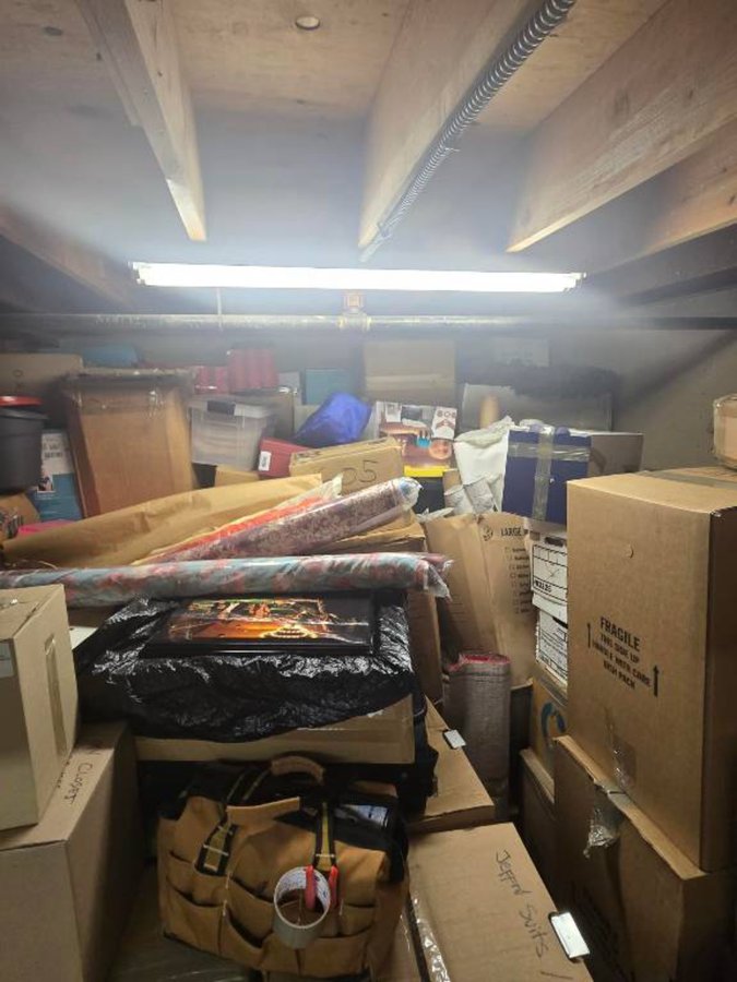 10 x 13 storage unit in Santa Monica, CA