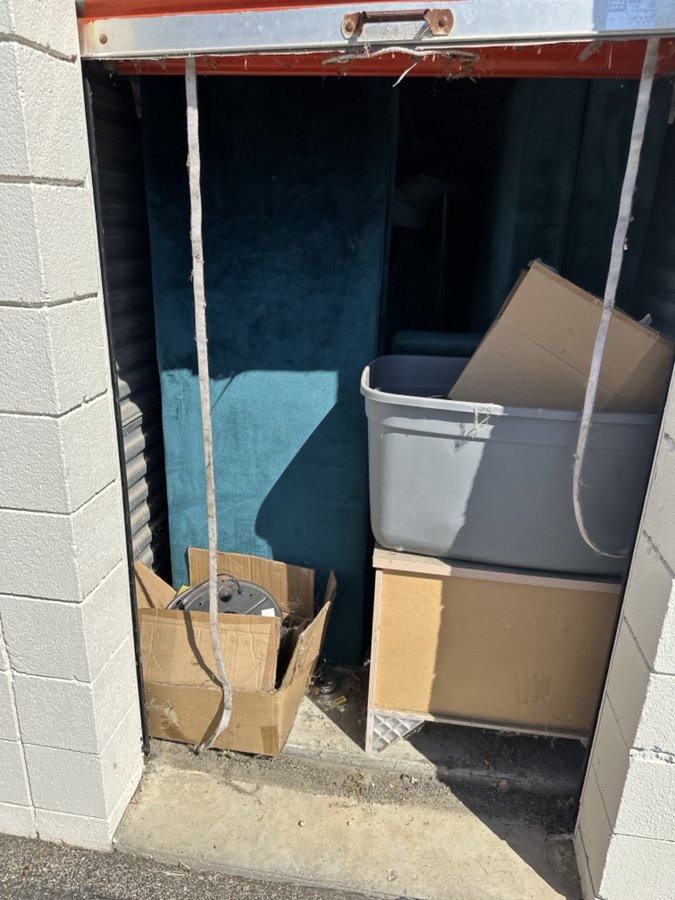 5 x 10 storage unit in Mt Clemens, MI