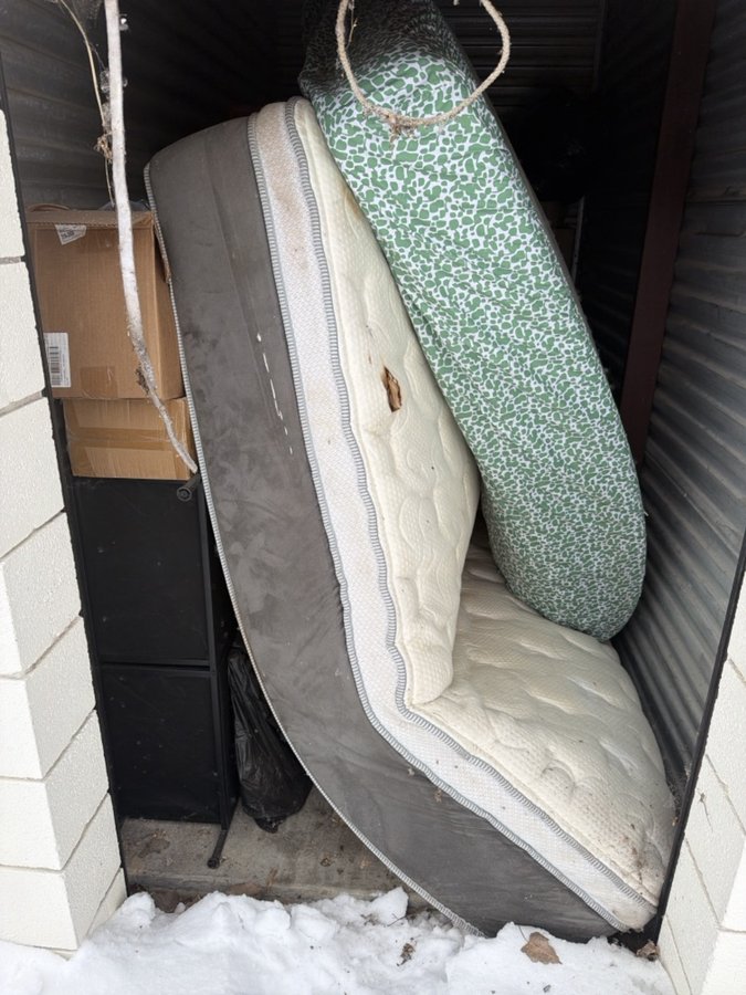 5 x 10 storage unit in Mt Clemens, MI
