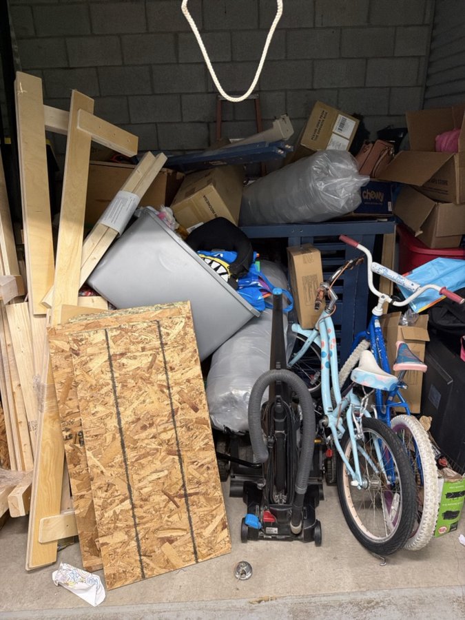 10 x 10 storage unit in Mt Clemens, MI